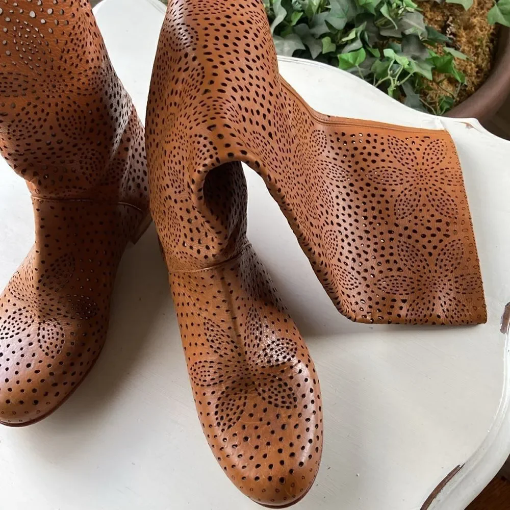 PAOLA FRANI Perforated Tall Leather Boots Made in Italy Size 6 EUC